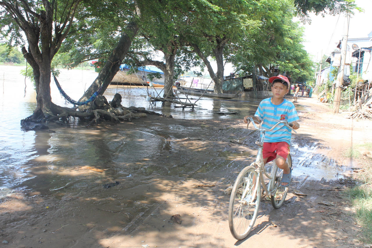 Lũ về sớm hơn dự báo, nông dân ĐBSCL thấp thỏm lo