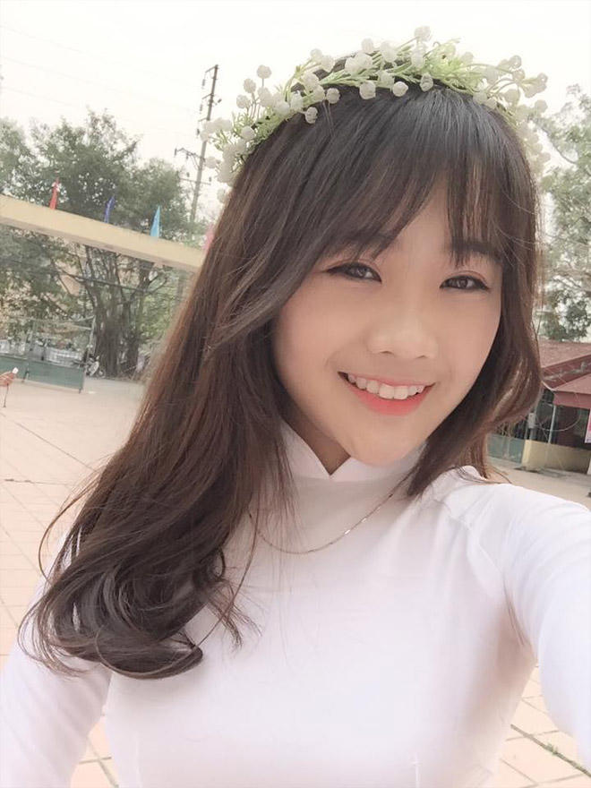 van hau u23 lap sieu pham, ban gai xinh nhu hot girl bi san lung hinh anh 12