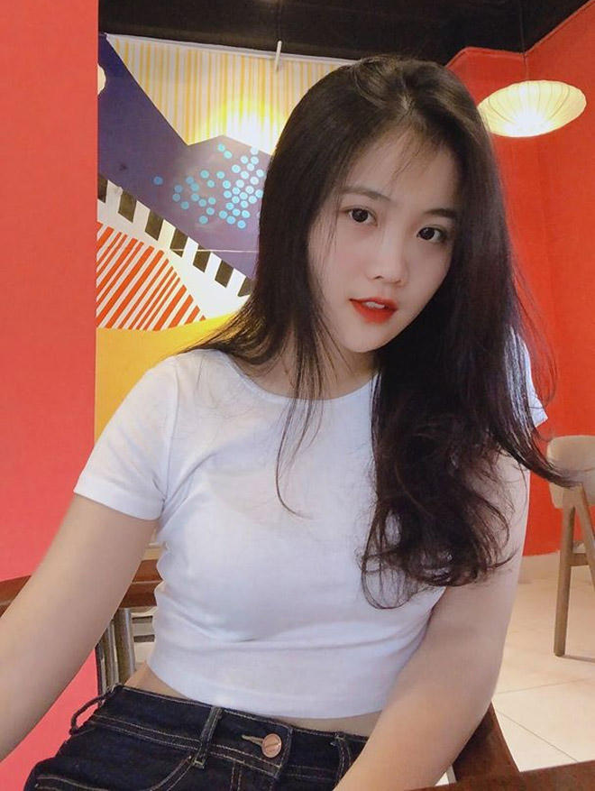 van hau u23 lap sieu pham, ban gai xinh nhu hot girl bi san lung hinh anh 4