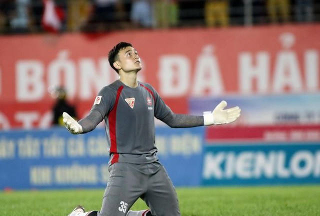 Chàng thủ thành sinh năm 1993 lại thích bóng đá và trưởng thành từ lò đào tạo trẻ của Spartak Moscow và Dinamo Moscow. (ảnh: Trọng Vũ).