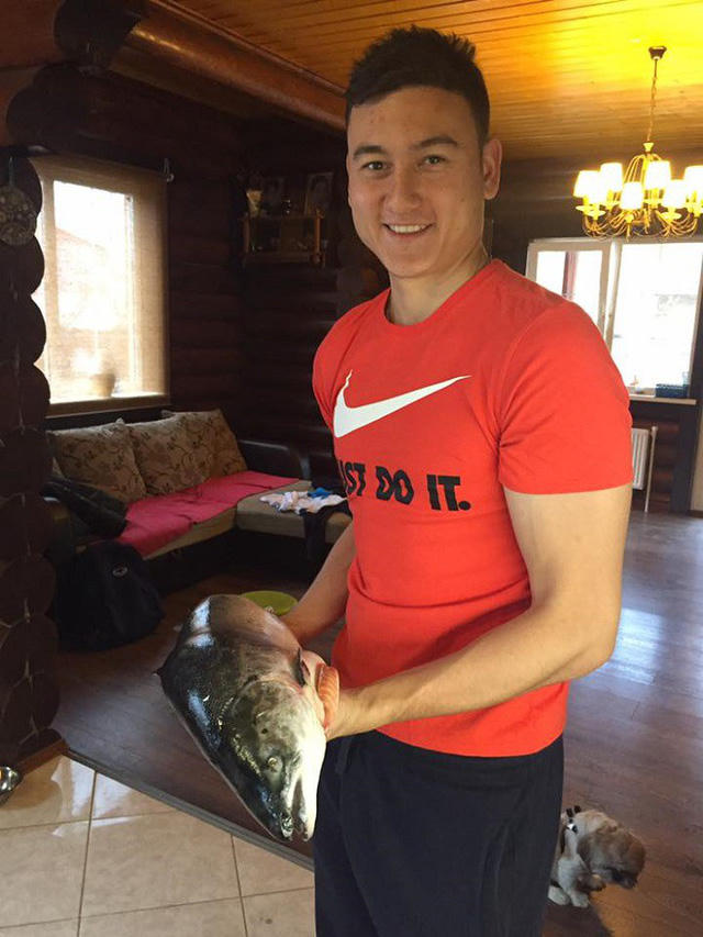 Hình ảnh 'đốn tim' fan nữ của thủ thành bị HLV Park Hang-seo loại khỏi ASIAD