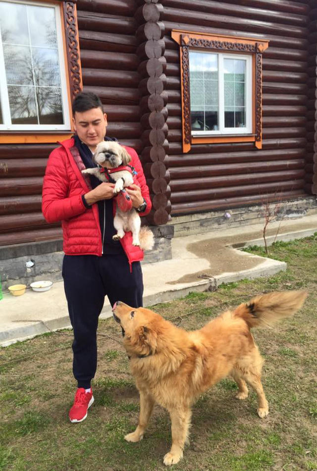 Hình ảnh 'đốn tim' fan nữ của thủ thành bị HLV Park Hang-seo loại khỏi ASIAD