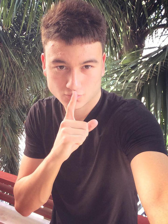 Hình ảnh 'đốn tim' fan nữ của thủ thành bị HLV Park Hang-seo loại khỏi ASIAD