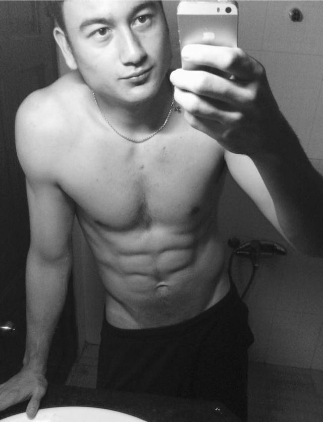 Vẻ nam tính của Lâm “Tây” khiến fan nữ xao xuyến.