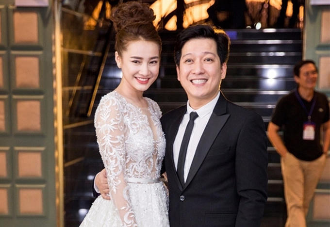 Trường Giang thường xuyên sánh đôi Nhã Phương tham dự các sự kiện của làng giải trí năm 2017.