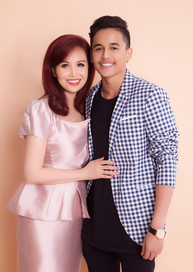 Con trai Nguyễn Hoàng Phi 18 tuổi, năm nay học năm cuối trường phổ thông Trung học quốc tế Anh BIS, năm sau bé cũng sẽ đi học Đại học ở Mỹ.