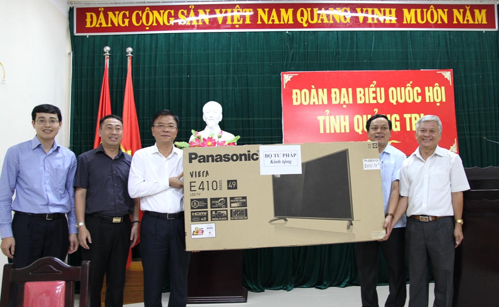 Bộ trưởng Lê Thành Long thăm và làm việc tại Sở Tư pháp Quảng Trị