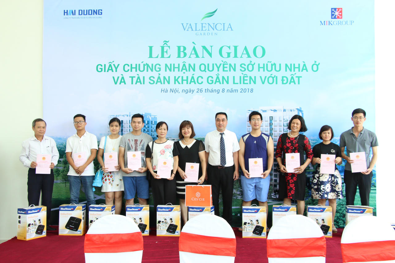 MIKGroup trao giấy chứng nhận quyền sở hữu nhà ở cho cư dân Valencia Garden