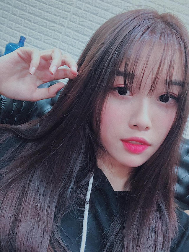 Vẻ đẹp trong trẻo của cô sinh viên năm 4.