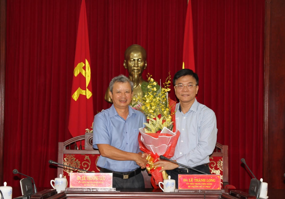 Bộ trưởng Lê Thành Long làm việc với Thường trực Tỉnh ủy Thừa Thiên Huế