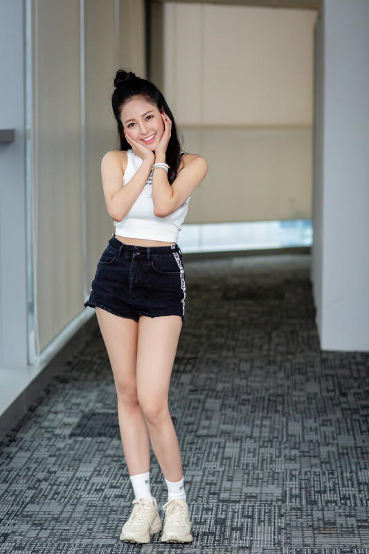 Theo quy định của Nóng cùng World Cup, các cổ động viên không được mặc áo của chương trình để tham gia một sự kiện, chương trình bên ngoài nhưng Trâm Anh vẫn không tuân thủ. Khi ấy, hot girl chia sẻ trên trang cá nhân rằng: Tự nhiên hot quá cũng là cái tội. Bài học xương máu không bao giờ quên lại đến từ những người bạn. Bởi nếu bạn tốt thì sẽ không vì một sai lầm của bạn mà bỏ mặc bạn. Huống chi bạn chẳng làm gì ảnh hưởng đến họ.