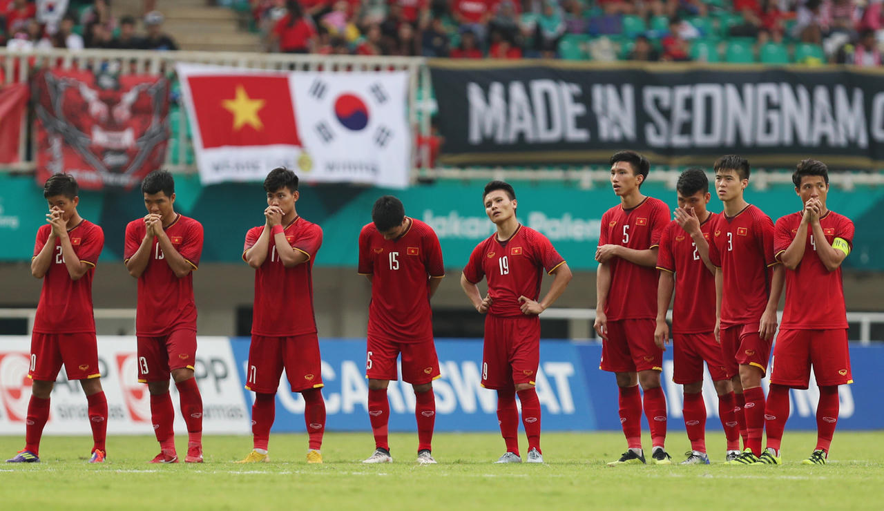 HLV Park ngồi một mình, học trò cố nén cảm xúc sau khi tuột HC đồng