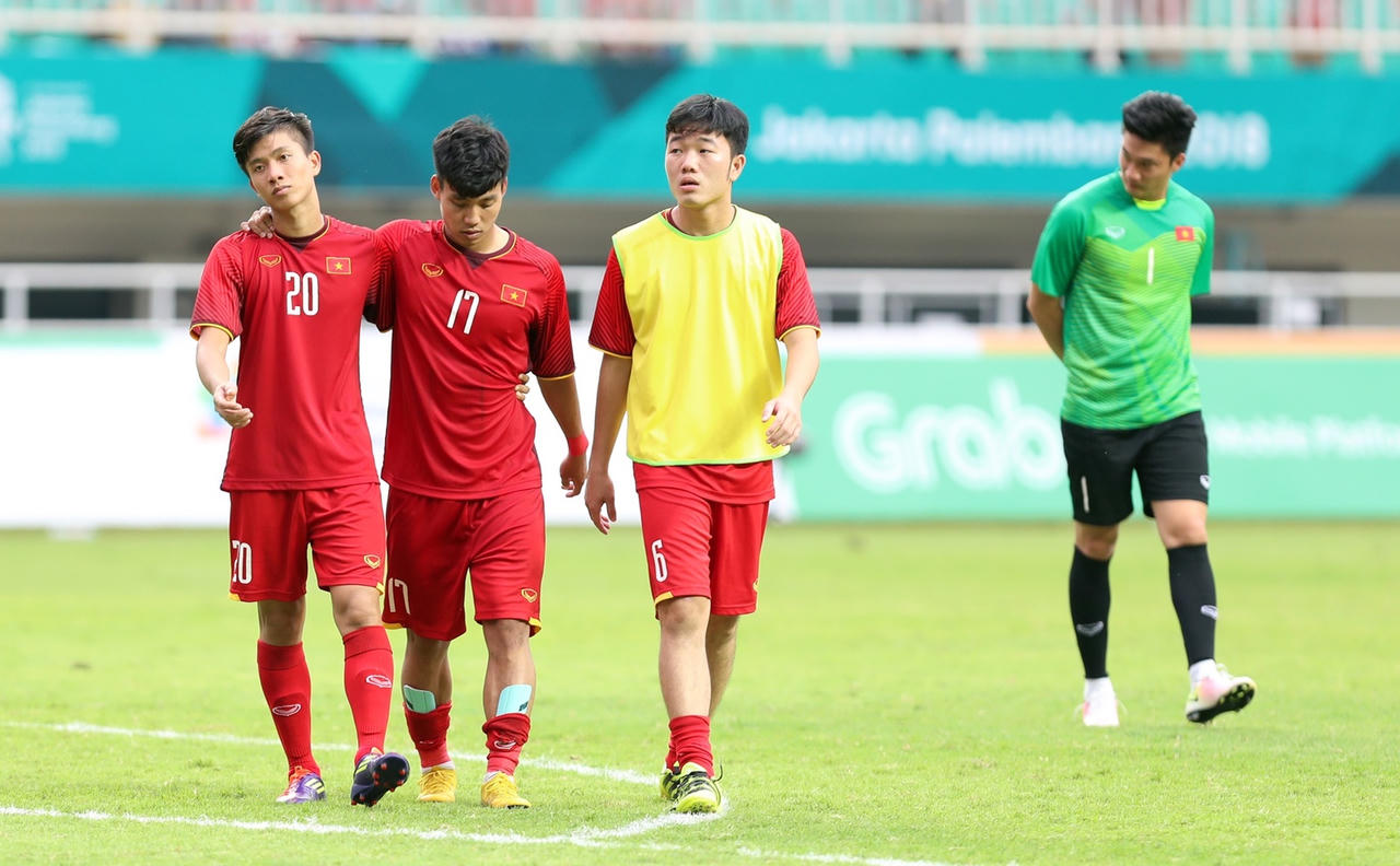 HLV Park ngồi một mình, học trò cố nén cảm xúc sau khi tuột HC đồng