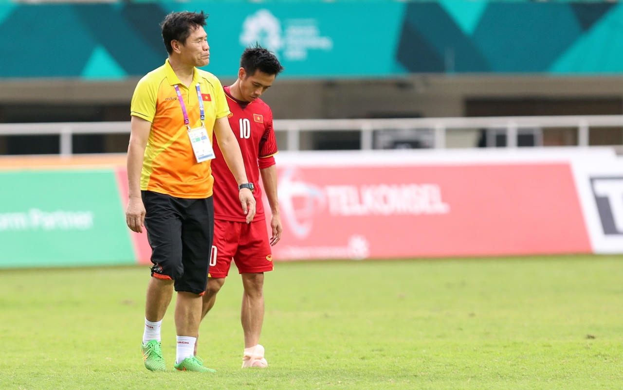 HLV Park ngồi một mình, học trò cố nén cảm xúc sau khi tuột HC đồng