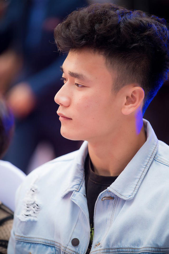 Và với những thể hiện tại Asiad 2018 cùng đội hình bóng đá nam Olympic Việt Nam, thủ môn Bùi Tiến Dũng tiếp tục là cái tên gây sức hút.