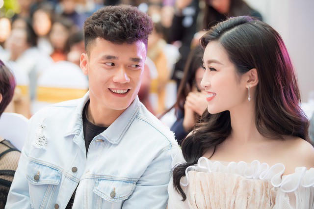 Sau này, cặp đôi còn có nhiều lần gặp gỡ khi kết hợp công việc. Trong một lần gặp gỡ, Bùi Tiến Dũng nhìn Mỹ Linh vô cùng tình tứ khiến cư dân mạng không khỏi “đốn tim”. Tuy vậy, sau tất cả, chàng thủ môn điển trai sinh năm 1997 khẳng định, anh và Mỹ Linh chỉ là những người bạn chứ không có chuyện tình cảm. Có lẽ dư luận cứ đồn thổi lên đấy thôi, anh nói.