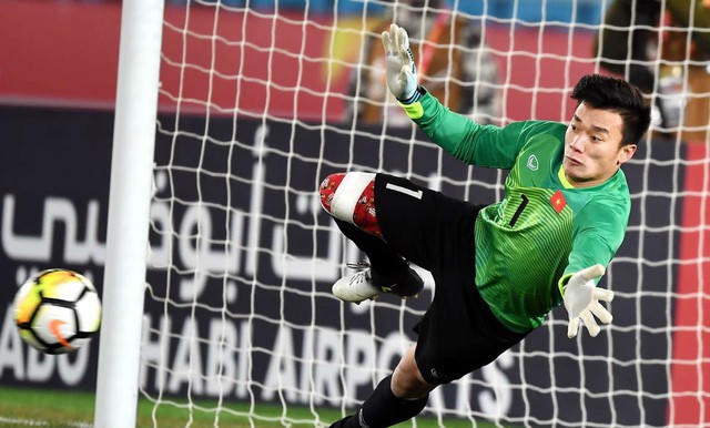 Cho đến thời điểm hiện tại, Bùi Tiến Dũng cũng chưa lần nào xác nhận thông tin hẹn hò với mỹ nhân nào. Anh khẳng định muốn được tôn trọng chuyện riêng tư và hiện tại chỉ tập trung cho sự nghiệp.