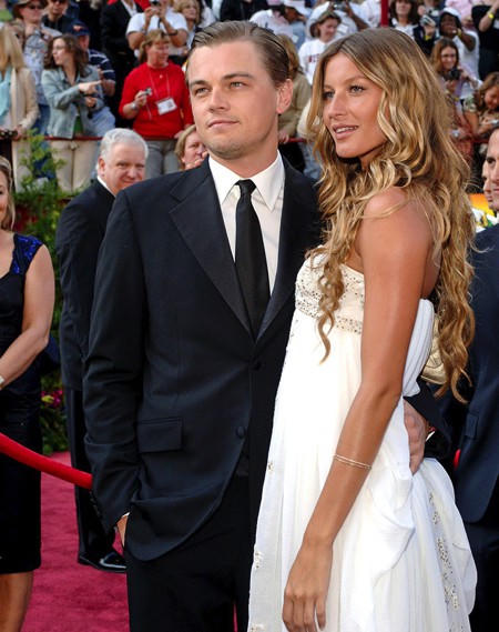Gisele Bündchen và Leonardo DiCaprio từng là cặp đôi nổi tiếng nhất tại Hollywood với vô số lần tan - hợp gây ồn ào. Cuộc tình này chỉ thực sự chấm dứt khi Gisele Bündchen tìm được hạnh phúc mới bên Tom Brady và đến nay đã có một mái ấm vô cùng ngọt ngào.