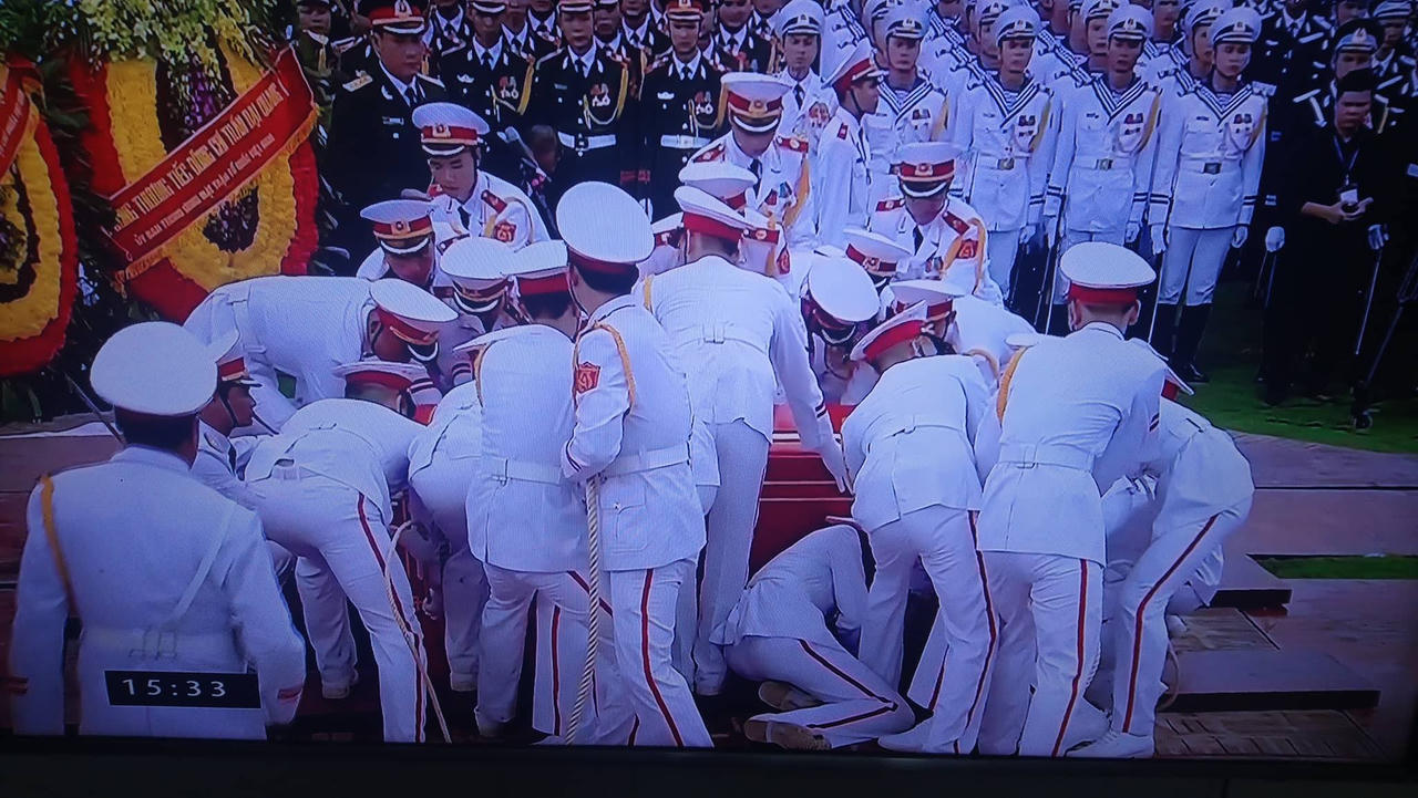 Xúc động tiễn biệt cố Chủ tịch nước Trần Đại Quang về lòng đất mẹ