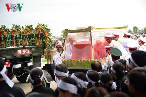 Xúc động tiễn biệt cố Chủ tịch nước Trần Đại Quang về lòng đất mẹ