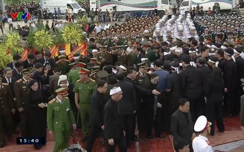 Xúc động tiễn biệt cố Chủ tịch nước Trần Đại Quang về lòng đất mẹ