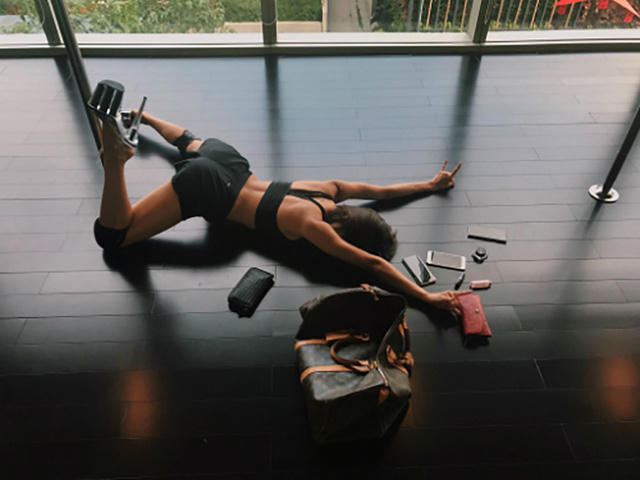 MC Phương Mai update trend ngã sấp mặt ở phòng tập gym cá tính với phong cách riêng.