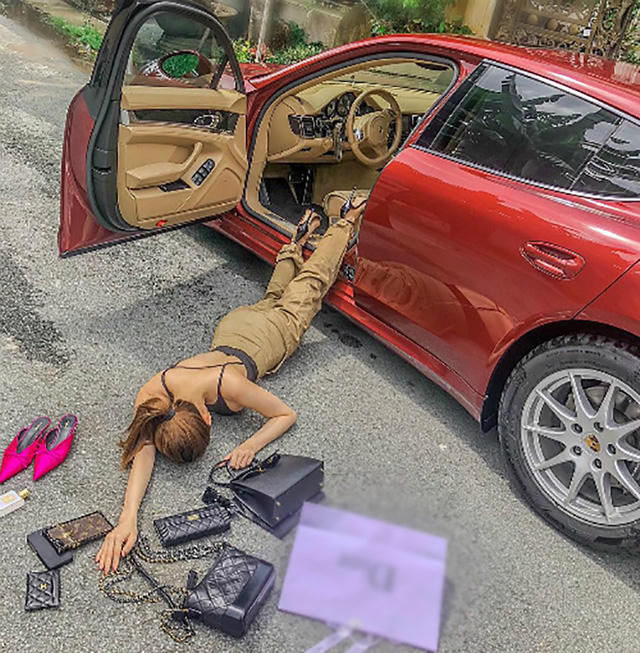 Diễn viên Minh Hằng cũng hưởng ứng trào lưu ngã sấp mặt sau khi nhận lời thách đố của Khả Ngân. Nữ ca sĩ gây chú ý với loạt hàng hiệu được văng xung quanh.