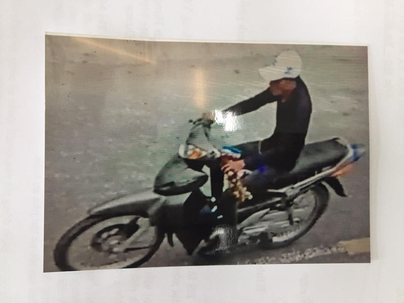 Truy tìm 2 kẻ vật ngã người đàn ông, cướp xe máy giữa ban ngày 