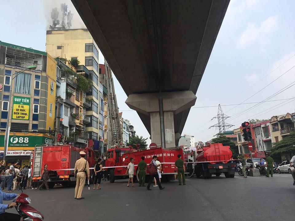 Hóa vàng mùng 1, cháy nhà 10 tầng ở Hào Nam, Hà Nội