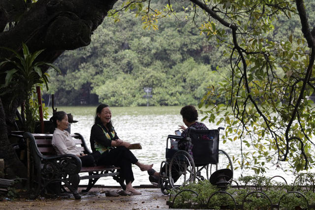  Hà Nội khác lạ trong đợt gió mùa đầu tiên