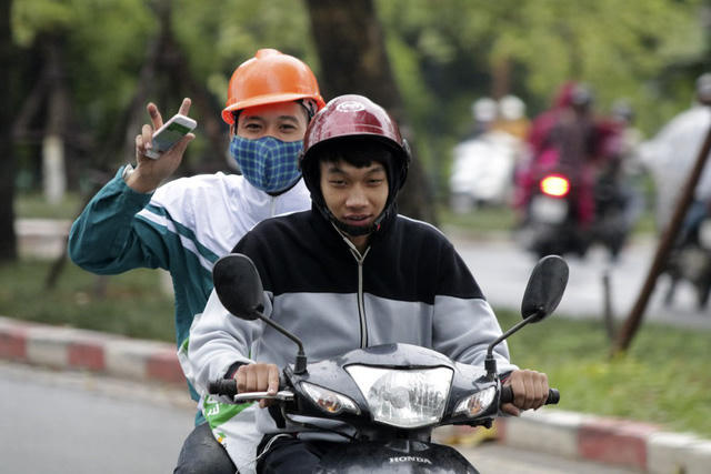  Hà Nội khác lạ trong đợt gió mùa đầu tiên