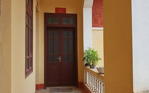 thuc hu chu tich xa o hung yen lo clip giuong chieu voi cap duoi hinh 2