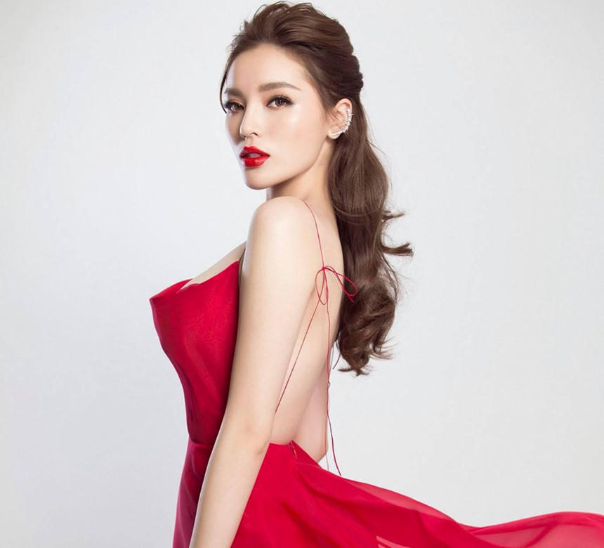 Diễm Hương và các sao Việt gây bàn tán vì gương mặt ngày càng lạ lẫm