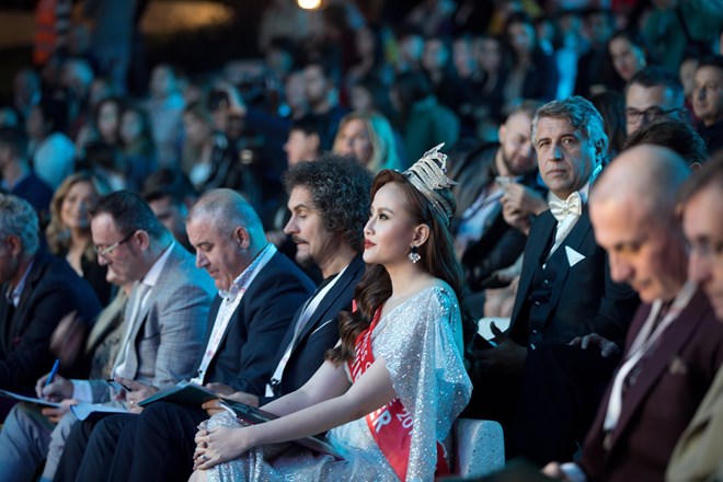 Dở cười dở mếu sự cố đêm đăng quang Miss Globe 2018