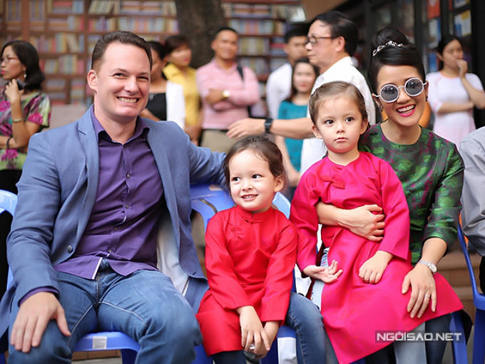 Cuối tháng 6, Hồng Nhung chia sẻ thông tin hôn nhân đổ vỡ với chồng Tây trên trang cá nhân.