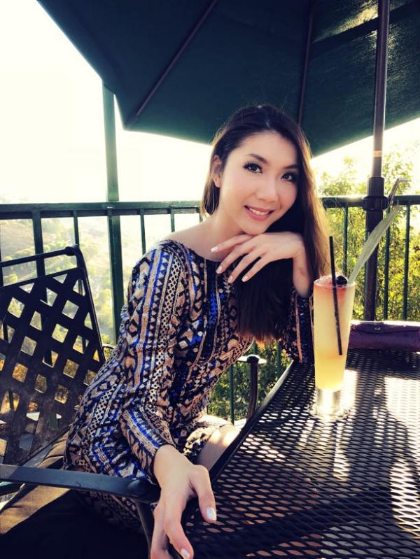 Tuy ly hôn chồng, Ngọc Quyên vẫn tự chủ,độc lập kinh tế khiđang mở shop bán mỹ phẩm ở Mỹ và kinh doanh online. Cô thường xuyên livestream giới thiệu các sản phẩm làm đẹp trên trang cá nhân.