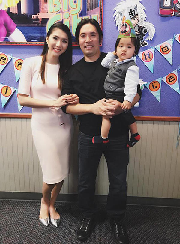 Sau 3 năm chung sống, Ngọc Quyên chủ động đề nghị ly hôn và đi nộp đơn tại tòa án quận Cam, bang California từ tháng 4/2017. Một năm sau, nữ người mẫu nhận giấy chứng nhận ly hôn, chính thức đường ai nấy đi với chồng cũ - bác sĩ Richard Lê. Dù đã chia tay từ lâu, Ngọc Quyên vẫn giấu kín chuyện cá nhân, chỉ thừa nhận vợ chồng cô có trục trặc.