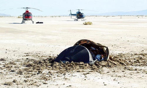 Khoang tàu vũ trụ Genesis đâm xuống sa mạc Utah. Ảnh: NASA.