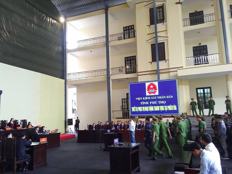 Từ bị cáo nhỏ tuổi nhất, hé lộ đường dây Rikvip