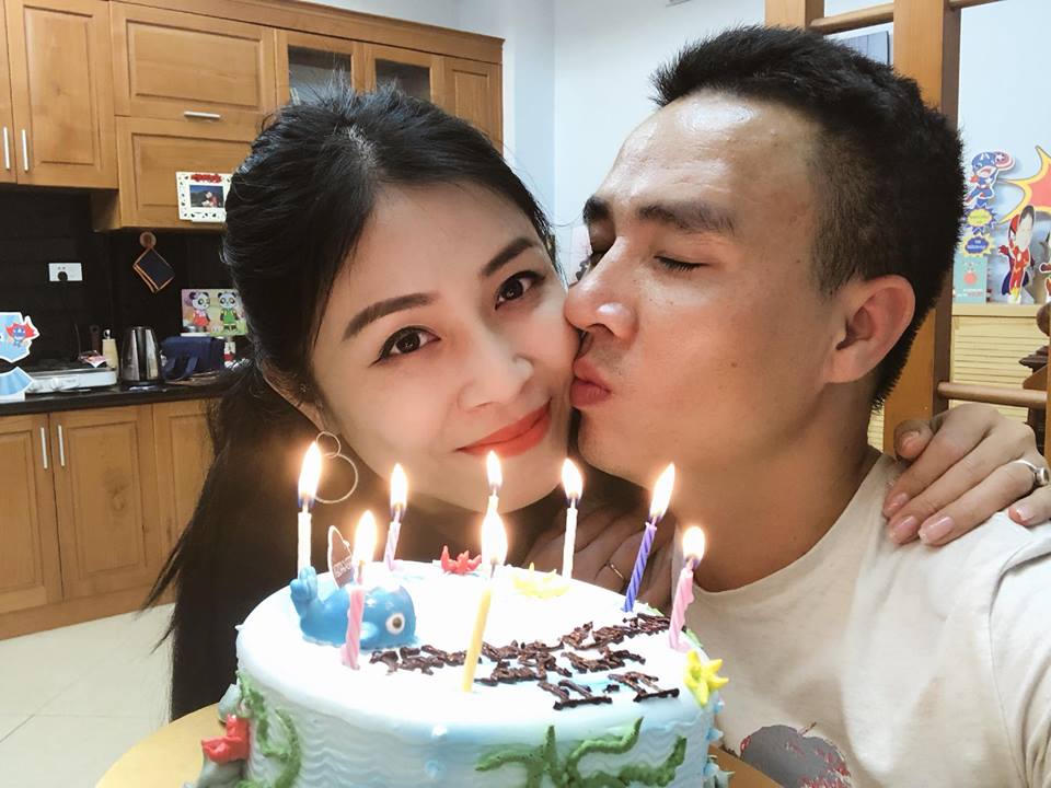 "lo tin nhan" mui man cua vo chong mc "chung toi la chien sy" hinh anh 2