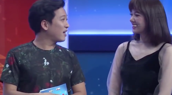 Trường Giang vô tư giới thiệu với Hari Won rằng, Nam Anh là chị gái của Nam Em nên mới có sự giống nhau đến vậy.