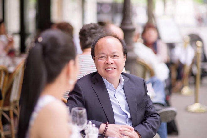 Nữ ca sĩ xinh đẹp làm đám cưới với Thứ trưởng Bộ Tài chính ở Vinh