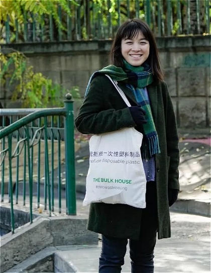 Yu Yuan dùng túi vải để mua mọi thứ, chứ không dùng các túi nilon hay bao gói khác. Ảnh:wenxuecity.