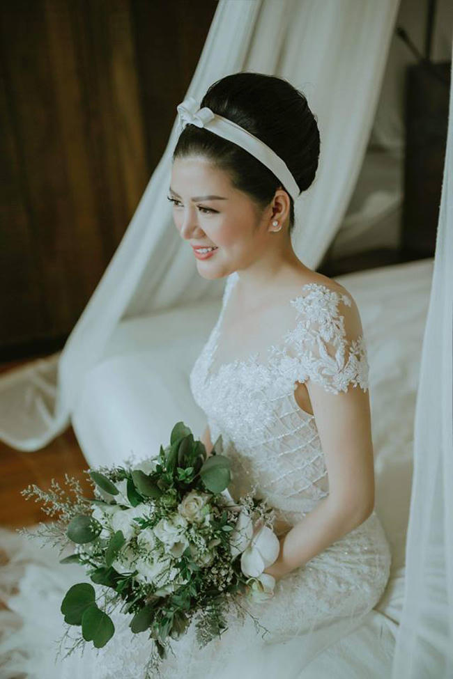 nu ca sy lay thu truong bo tai chinh hon 17 tuoi he lo cuoc song vo chong son hinh anh 3