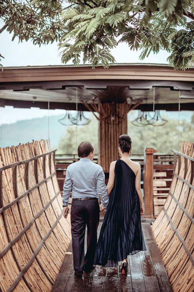 nu ca sy lay thu truong bo tai chinh hon 17 tuoi he lo cuoc song vo chong son hinh anh 4