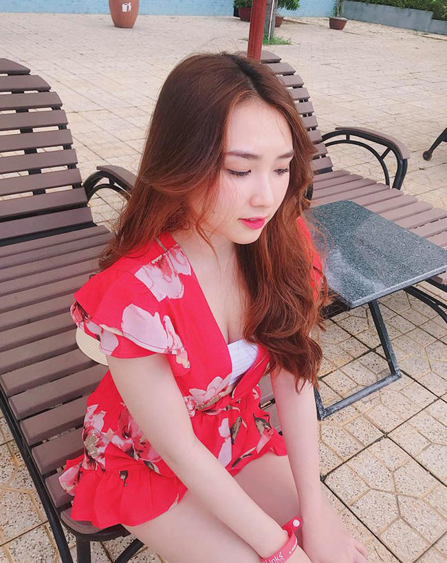 dung nhan hap dan cua "ban gai tin don" thu mon bui tien dung hinh anh 13