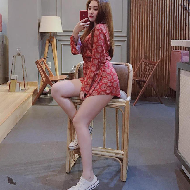 dung nhan hap dan cua "ban gai tin don" thu mon bui tien dung hinh anh 7