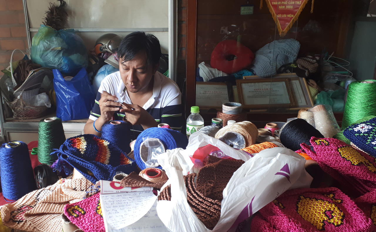 Người phụ nữ 12 năm truyền nghề miễn phí cho người khuyết tật