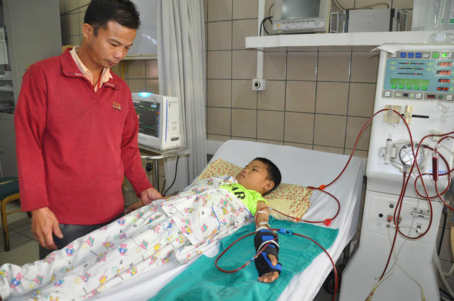 'Cậu bé' 17 tuổi cần giúp đỡ để giữ mạng sống