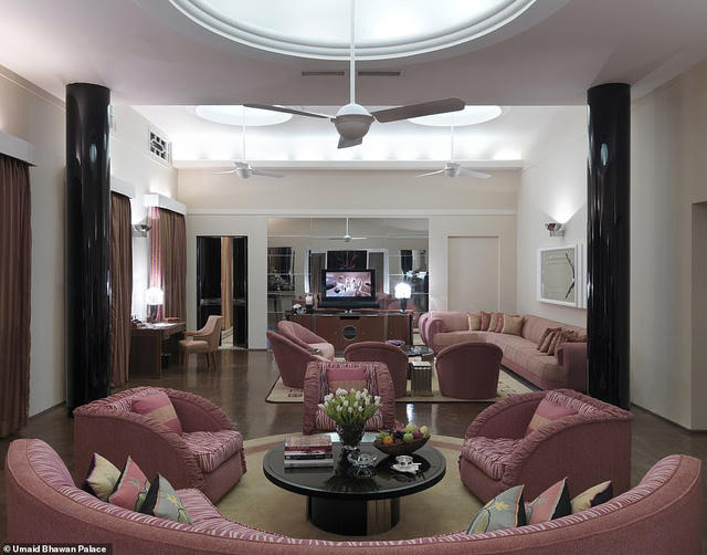 Hoa hậu thế giới chuẩn bị kết hôn với bạn trai kém 10 tuổi